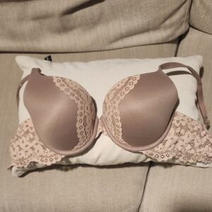 Victoria's Secret Lace Accent Bra in Light Pink